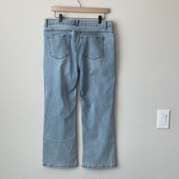 Curve Appeal Flare Ankle Jeans - Picture 2 of 10